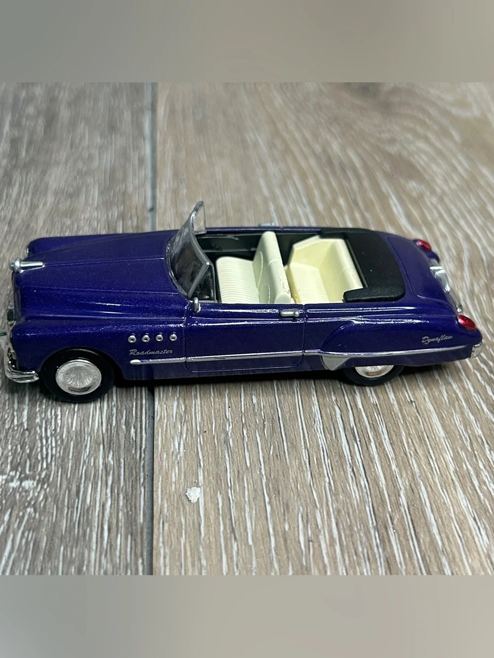 Vintage New-Ray 1949 Buick Roadmaster Convertible Diecast Car 1:43 Purple 1999